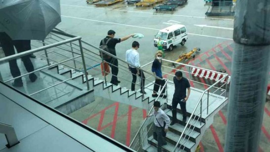 (صور الصحافة) جايجونج وجى واى جى عقب وصولهم مطار فيتنام 1409289147644-99711
